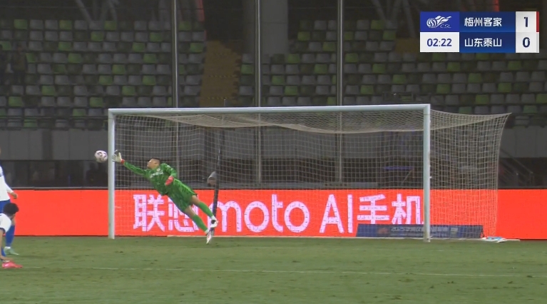 梅州開場2分鐘1-0泰山！茹子楠不停球抽射世界波攻破王大雷大門