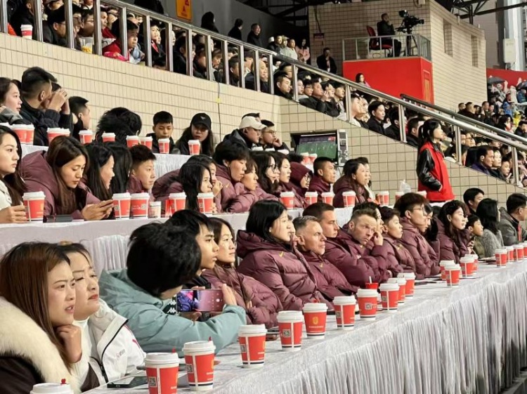 北青體育：中國女足現(xiàn)身中甲賽場，觀看重慶銅梁龍vs遼寧鐵人