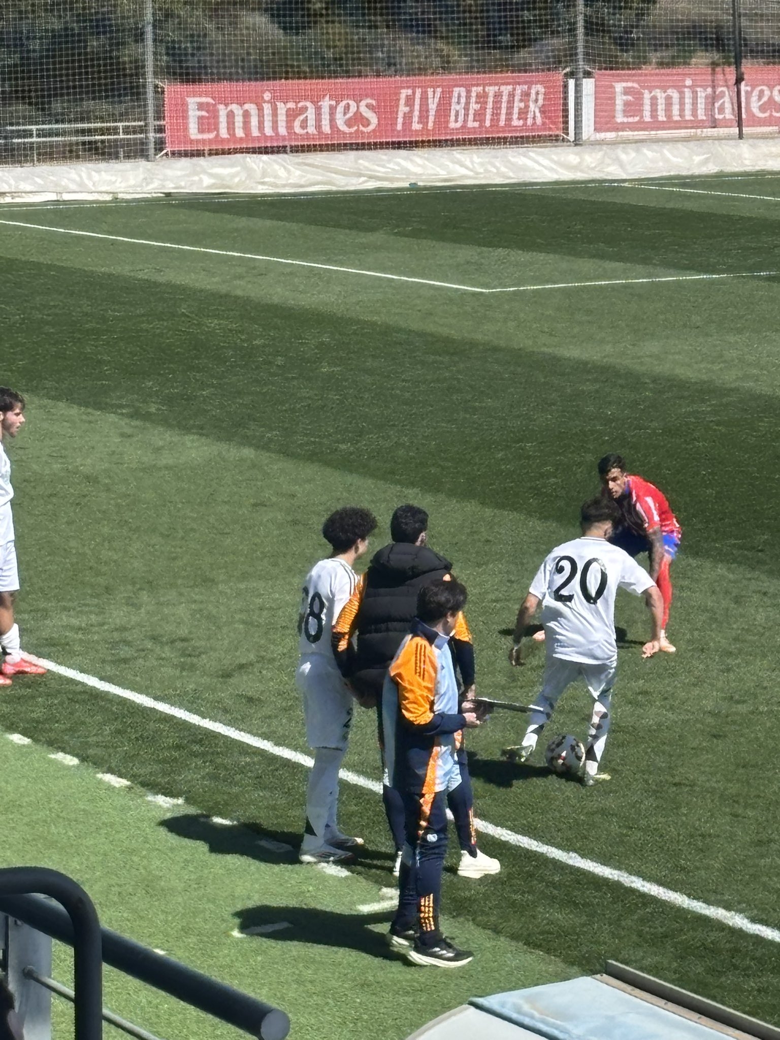 天賦滿滿！馬塞洛15歲兒子恩佐皇馬U19首秀，登場5分鐘腳后跟助攻