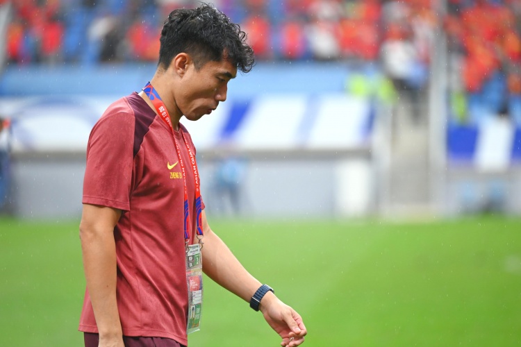 滬媒：單后腰讓國足防守承受更大壓力，若鄭智沒退役或能勝任