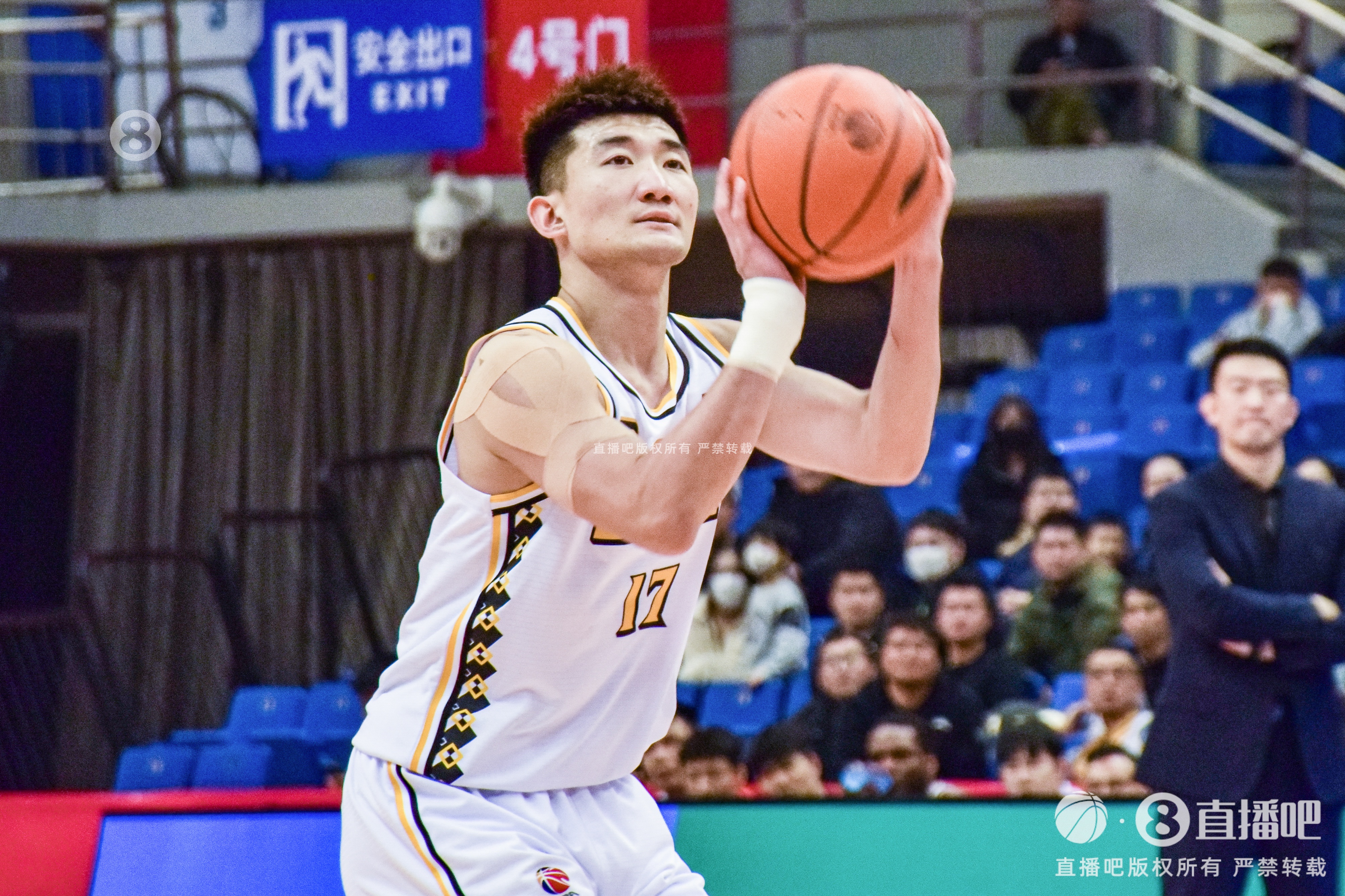 早日康復！探長：孫銘徽已經(jīng)脫掉保護靴 可以正常走路