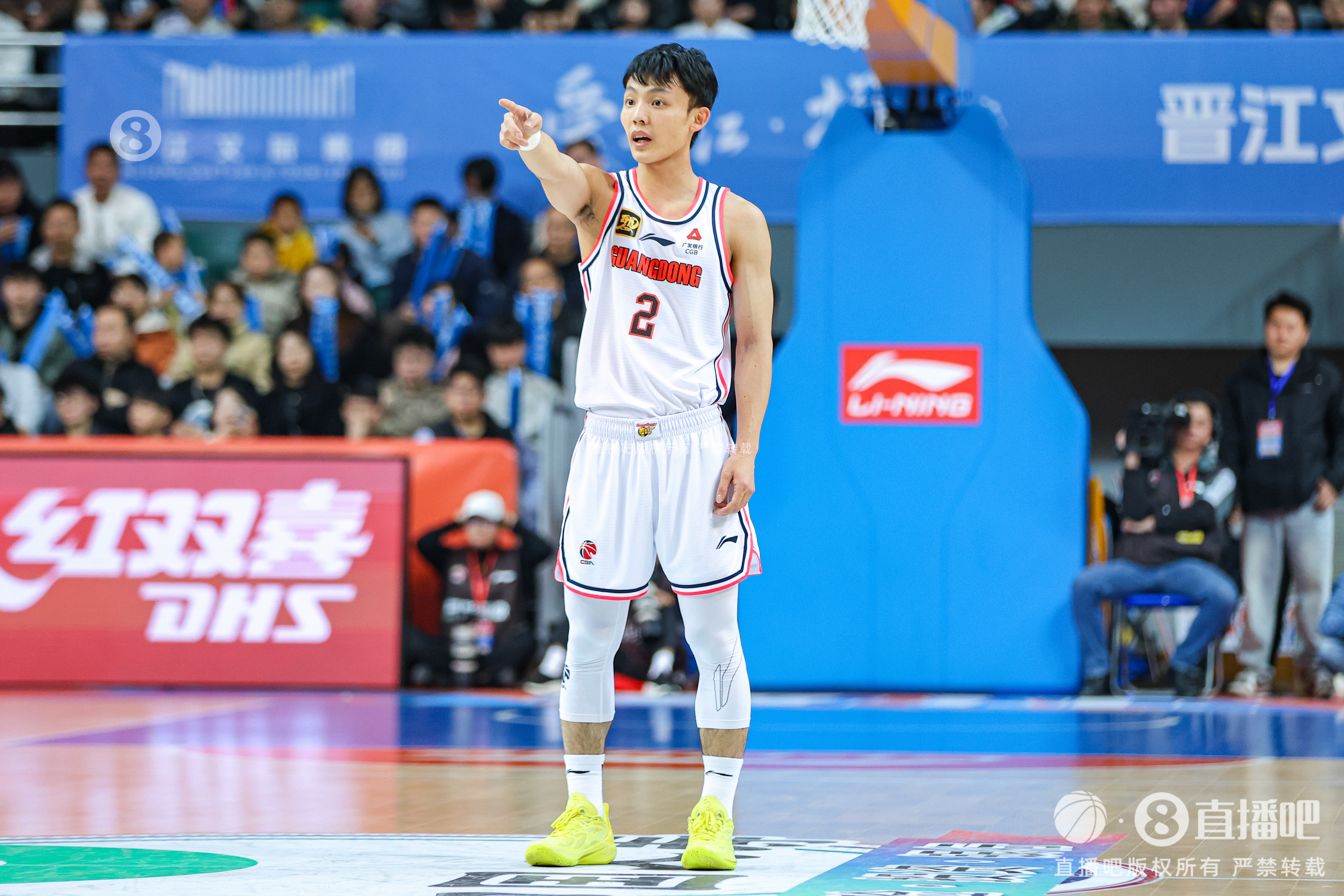 手熱！徐杰打滿首節(jié)5中4拿到10分2助 正負(fù)值+17