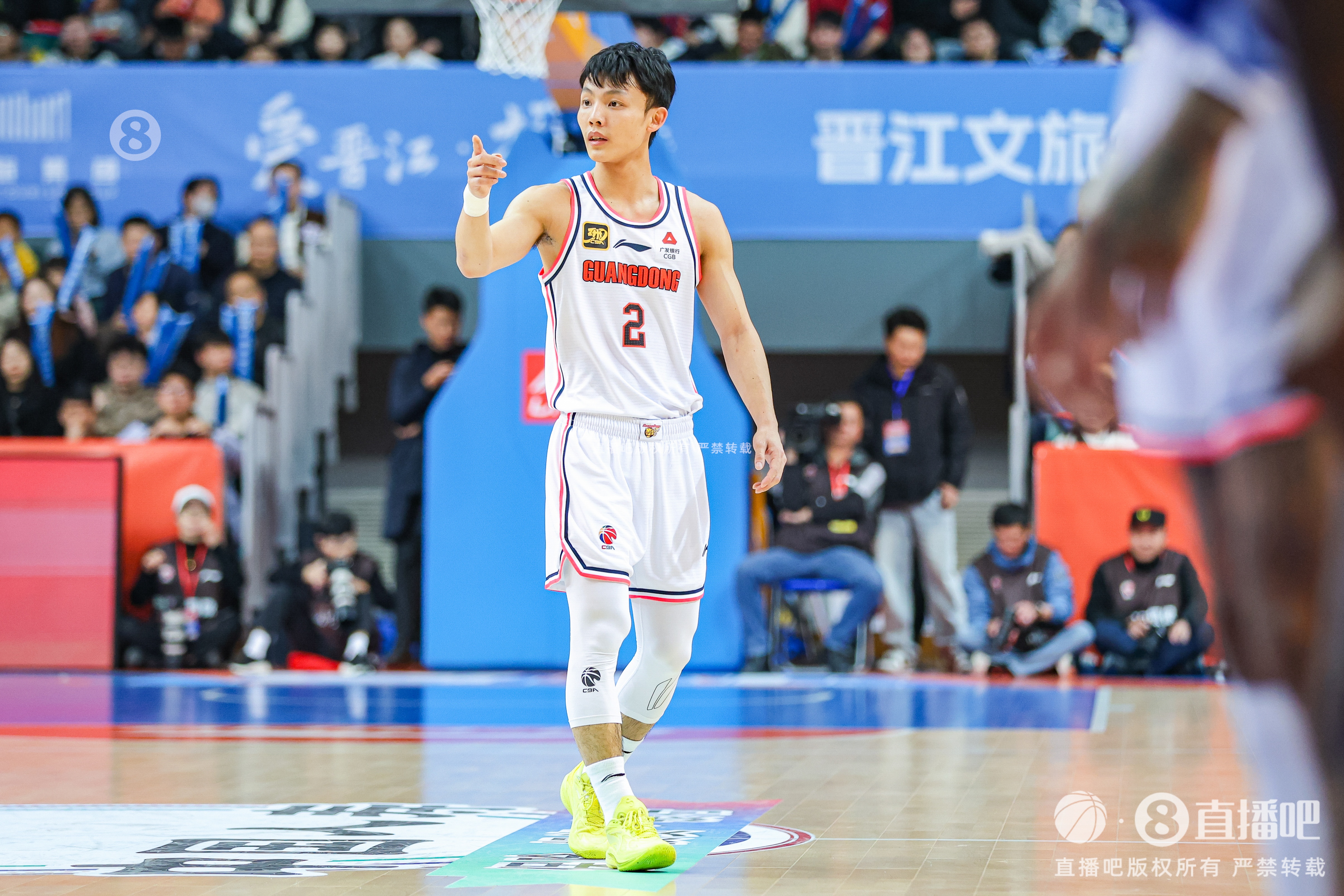 徐中鋒手感還沒開！徐杰半場12中4&三分7中2拿12分2前場板2助2斷