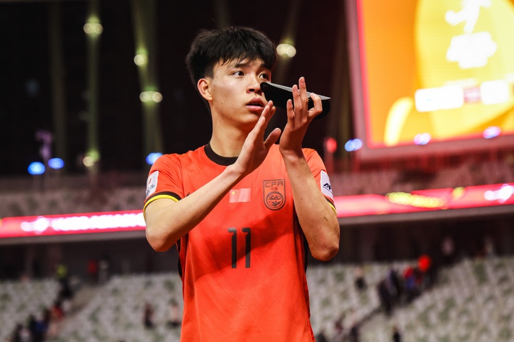 期待首秀！18歲王鈺棟入選中澳戰(zhàn)名單&穿11號，首進(jìn)國足正賽名單