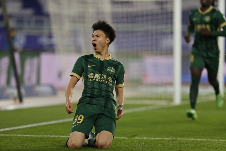 津媒：王鈺棟等多名小將嶄露頭角，必然能推動更多年輕球員登場